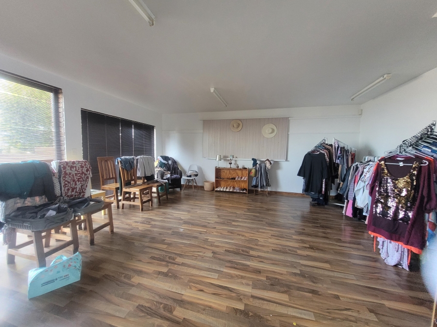 To Let 6 Bedroom Property for Rent in Wavecrest Eastern Cape